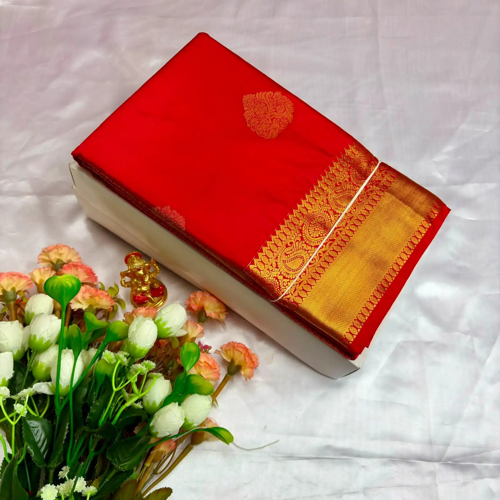 Heritage Paisley Jaal Contrast Border Semi Kanchipuram Silk Saree